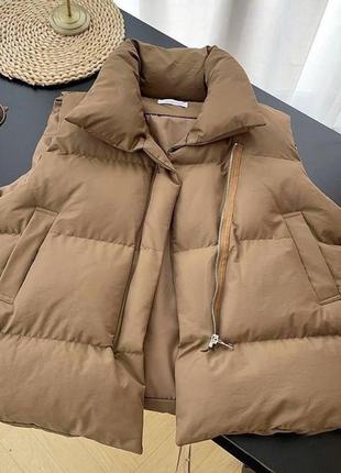 Женская жилетка с карманами на молнии с наполнителем тренд стильная черный белый...