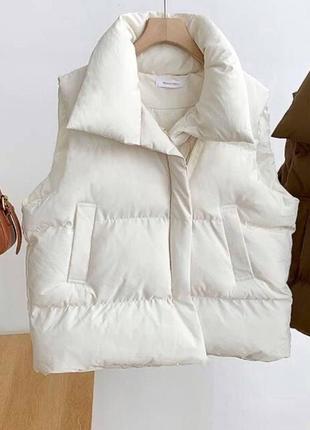 Женская жилетка с карманами на молнии с наполнителем тренд стильная черный белый...