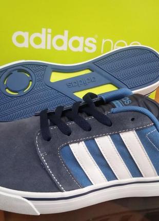 Стильні кросівки adidas 4
