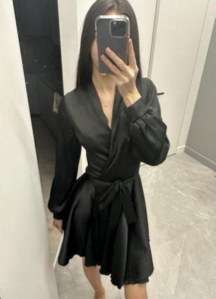 Елегантна шовкова чорна сукня1 фото