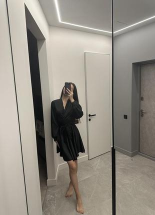 Елегантна шовкова чорна сукня4 фото