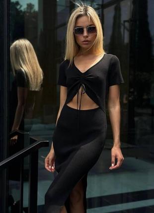 Женское длинное платье в обтяжку стильное модное с разрезом подчеркивает фигуру короткий рукав в рубчик черный