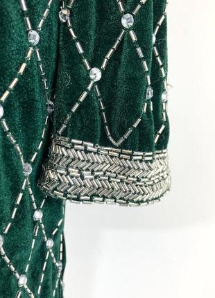 Смарагдове вельветове плаття з декоративним оздобленням2 фото
