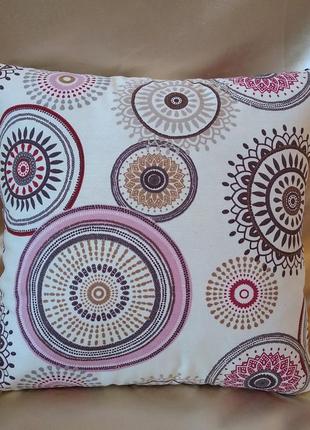 Декоративная наволочка с розовыми кругами 45*45