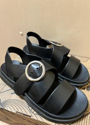 Босоніжки