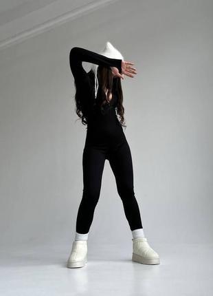 Модный женский комбинезон приталенный на молнии длинный рукав черного цвета демисезонный микродайвинг4 фото