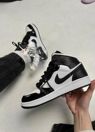 Кроссовки женские nike air jordan retro 1 mid carbon