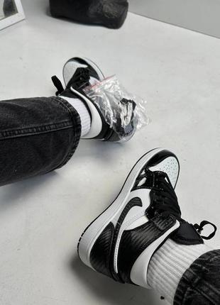 Кросівки жіночі nike air jordan retro 1 mid carbon5 фото
