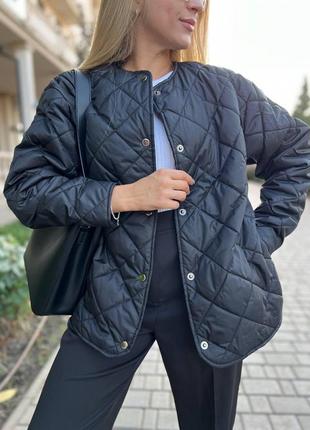 Жіноча куртка стьобана бомбер з наповнювачем з карманами весна осінь чорний , беж