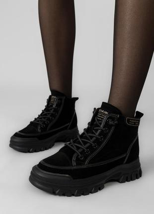 Ботинки женские кожаные черные на тракторной подошве со шнуровками 1635ц-в