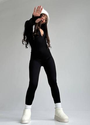 Модный женский комбинезон приталенный на молнии длинный рукав черного цвета демисезонный термо