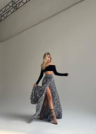 Женская длинная юбка на запах с разрезом черно-белый принт тренд8 фото