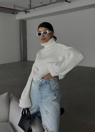 Дуже класний жіночий в'язаний вкорочений светр з горлом2 фото