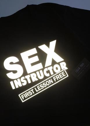 Футболка с надписью sex instructor секс инструктор, рефлектив