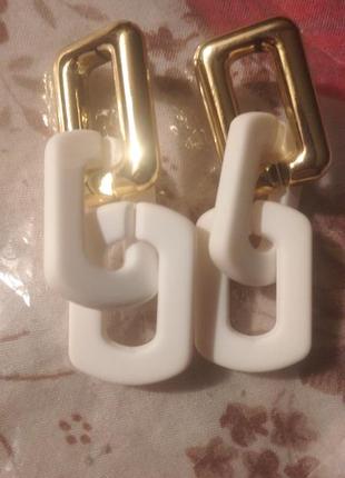 Красивые новые серьги цепи белые с золотом5 фото