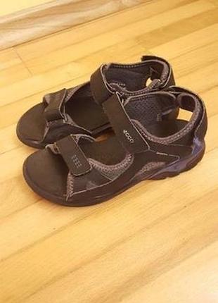 Босоніжки єкко