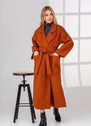 Удлиненное пальто на запах с поясом накладными карманами