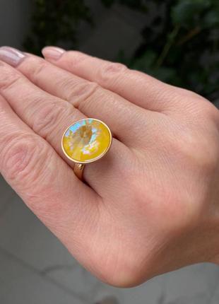 Кольцо золотого цвета, с swarovski