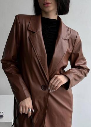 Жіночий тренч з еко-шкіри довгий пальто без поясу стильний весна осінь коричневий шоколад3 фото