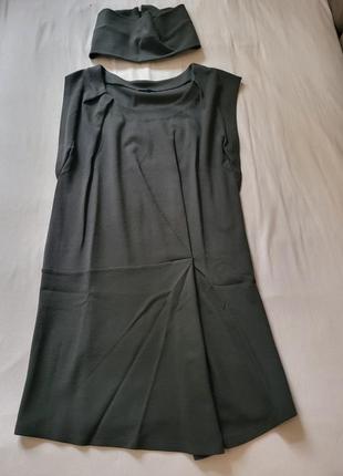 Короткое платье с отдельным воротником на шею