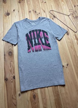 Винтажная футболка nike с большим логотипом vintage