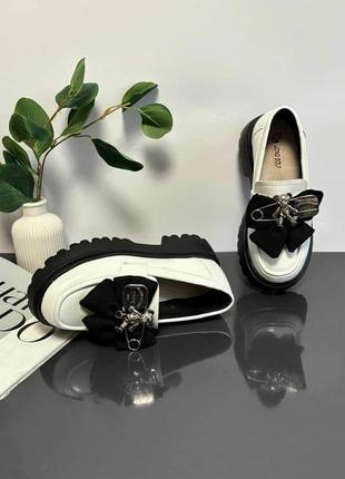 Туфли лоферы для девочек подростков белые с булавкой брошкой от jong golf3 фото