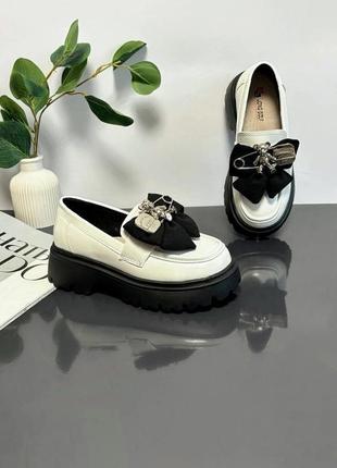 Туфли лоферы для девочек подростков белые с булавкой брошкой от jong golf1 фото