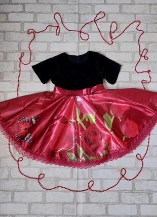 Нарядное пышное платье на девочку красное с розами верх черный велюр1 фото