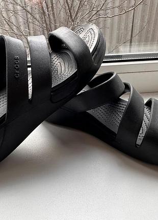 Crocs жіночі босоніжки
