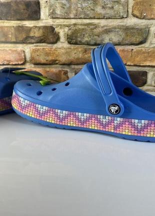 Крокс сабо баябенд клог мульті голубі crocs bayaband clog chevron powder blue / multi