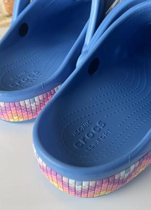 Крокс сабо баябенд клог мульті голубі crocs bayaband clog chevron powder blue / multi