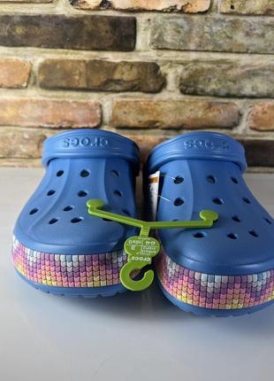 Крокс сабо баябенд клог мульті голубі crocs bayaband clog chevron powder blue / multi