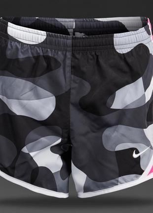 Воздушные фитнес спортивные беговые шорты миллитари камуфляж цвет made nike tempo allover print