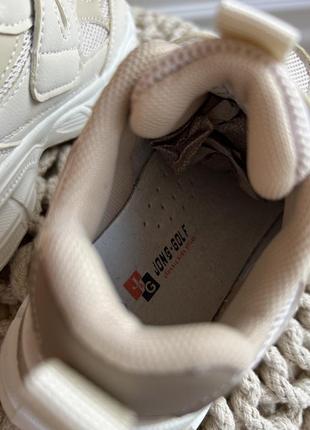 Легкие дышащие кроссовки