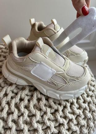 Легкие дышащие кроссовки