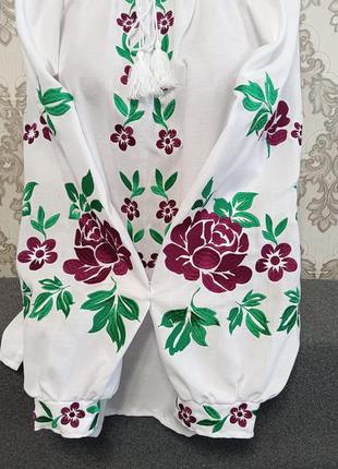 Современная женская вышиванка