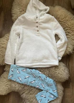 Костюмы carters новые 24 месяца и 6 лет