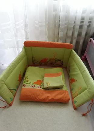 Комплект в детскую кроватку1 фото