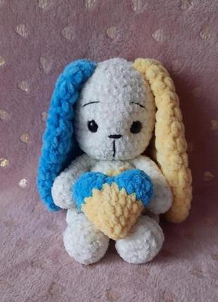 Плюшевая зайка вязаная игрушка. подарок сувенир к празднику