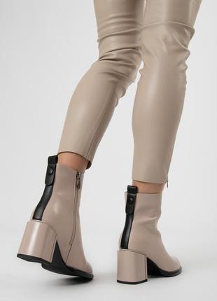 Ботильоны демисезонние женские кожаные на толстом устойчивом среднем каблуке бежевые 1754б-а3 фото