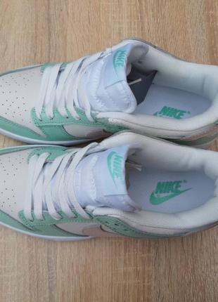 Nike sb dunk low білі зі світло зеленим кросівки кеди жіночі білі шкіряні весняні осінні демісезонні демісезон відмінна якість низькі шкіра найк данк6 фото