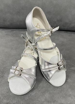 Взуття  для бальних танців для дівчаток club dance б2-срібло1 фото