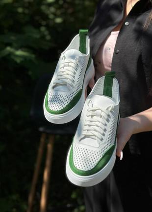 Кеды белые кожаные с замшевыми зелеными вставками8 фото