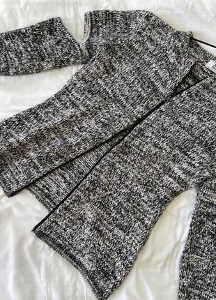 Стильний светр з розрізами2 фото