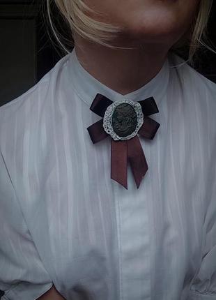 Актуальна брошка ніжна камея в вінтажному стилі