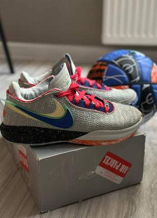 Баскетбольні кросівки lebron 20