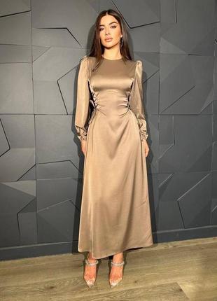 Чорна довга атласна шовкова сукня