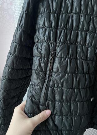 Легенька чорна куртка4 фото