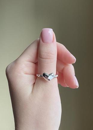 Сріблясте тонке кільце із серцем, перстень