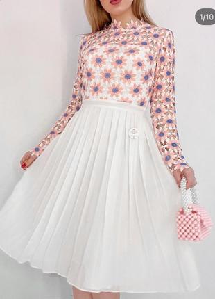 Белое платье с кружевом chichi london6 фото